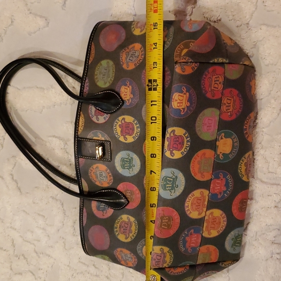 Dooney & Bourke Black Medallion Vintage Tote ✨️Host Pick✨️ - Picture 12 of 13